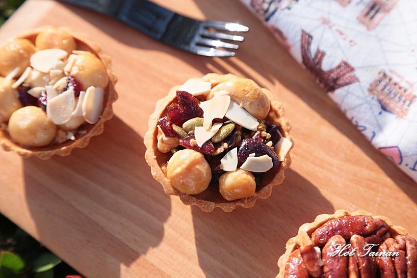 【台南】台南超有創意的夏威夷豆塔，竟然把牛軋糖給包進去了：愛豆屋洋菓子工坊 - 熱血玩台南。跳躍新世界