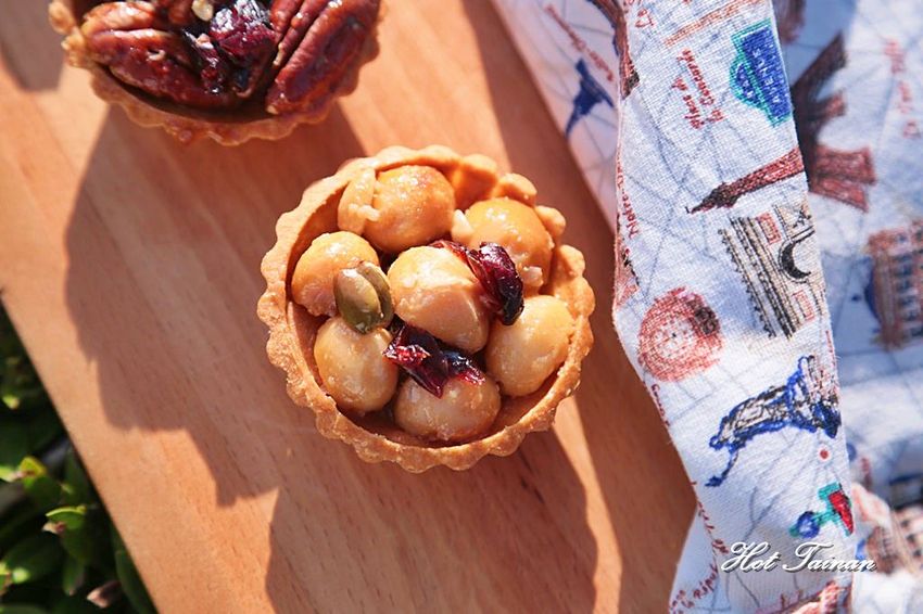 【台南】台南超有創意的夏威夷豆塔，竟然把牛軋糖給包進去了：愛豆屋洋菓子工坊 - 熱血玩台南。跳躍新世界