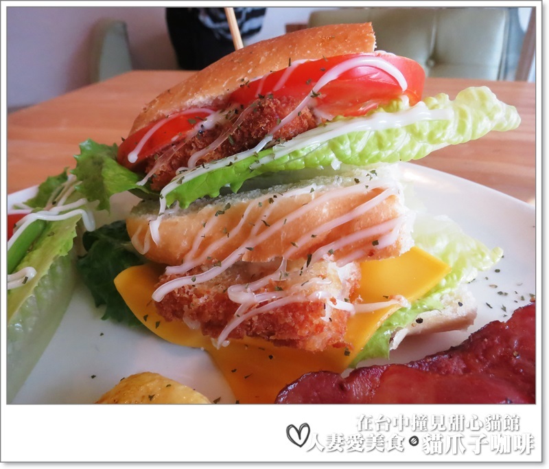 丫頭食記_台中美食_在台中撞見甜心貓餐廳_貓爪子咖啡_玩貓吃東西聊八卦的好地方!!