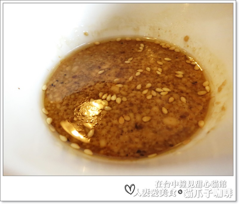 丫頭食記_台中美食_在台中撞見甜心貓餐廳_貓爪子咖啡_玩貓吃東西聊八卦的好地方!!