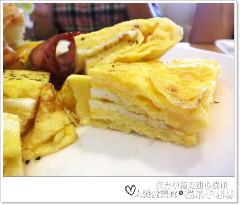 丫頭食記_台中美食_在台中撞見甜心貓餐廳_貓爪子咖啡_玩貓吃東西聊八卦的好地方!!