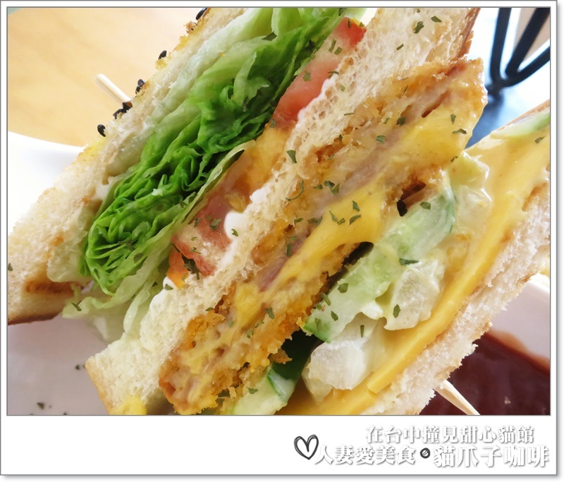 丫頭食記_台中美食_在台中撞見甜心貓餐廳_貓爪子咖啡_玩貓吃東西聊八卦的好地方!!