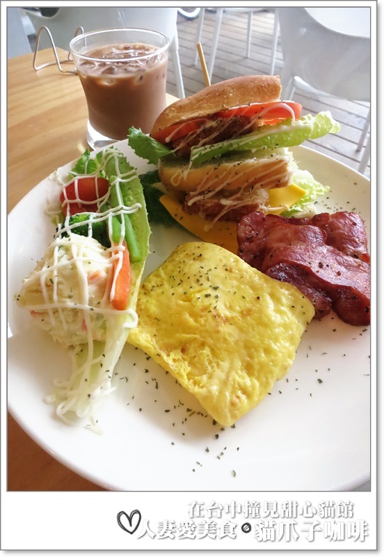 丫頭食記_台中美食_在台中撞見甜心貓餐廳_貓爪子咖啡_玩貓吃東西聊八卦的好地方!!