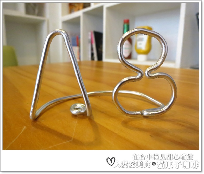 丫頭食記_台中美食_在台中撞見甜心貓餐廳_貓爪子咖啡_玩貓吃東西聊八卦的好地方!!