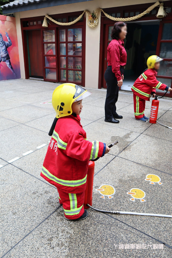 新竹市消防博物館|免費遛小孩!穿上帥氣消防衣體驗英勇救災