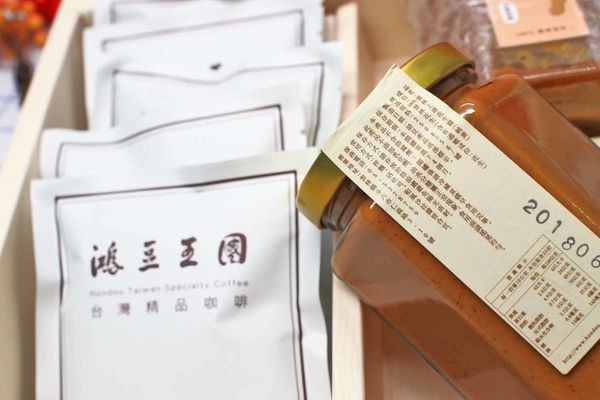 2018年的中秋節禮盒就是要特別一點-鴻豆咖啡100%台灣自產自銷農產品禮盒