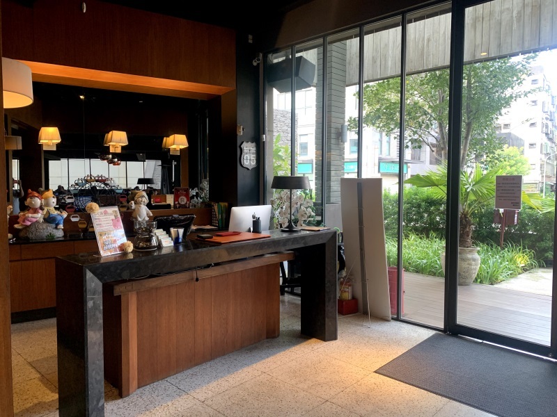 【桃園美食】墨尼尼義大利餐廳 桃園國際店 大份量餐點 氣氛佳適合家庭朋友聚餐 免費停車場 寵物友善餐廳（詳細菜單價目表、壽星優惠）