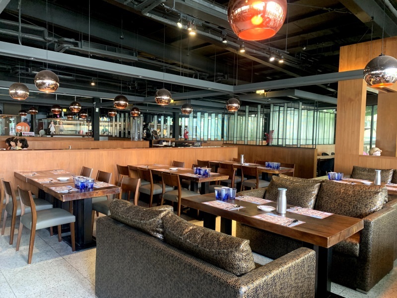 【桃園美食】墨尼尼義大利餐廳 桃園國際店 大份量餐點 氣氛佳適合家庭朋友聚餐 免費停車場 寵物友善餐廳（詳細菜單價目表、壽星優惠）