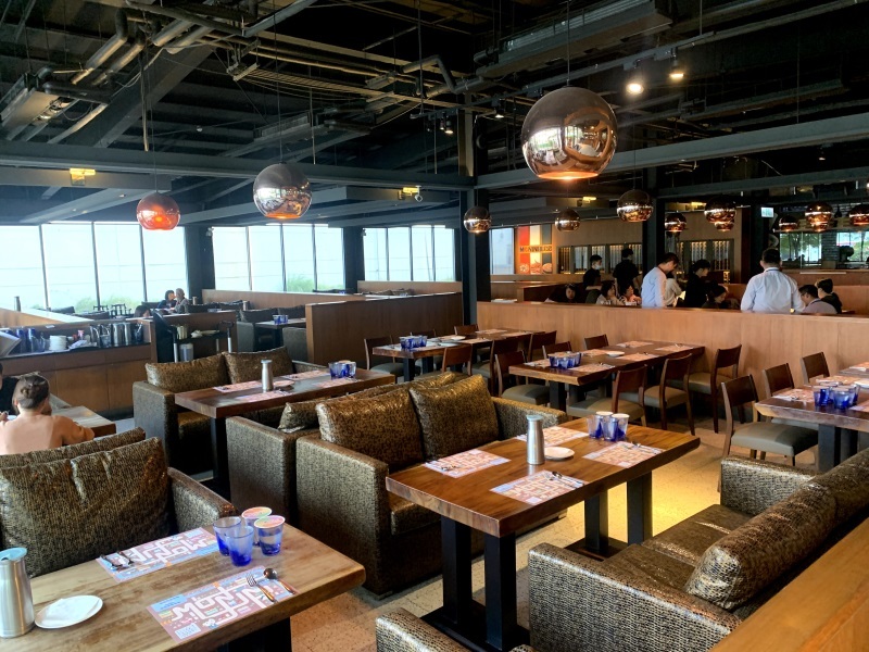 【桃園美食】墨尼尼義大利餐廳 桃園國際店 大份量餐點 氣氛佳適合家庭朋友聚餐 免費停車場 寵物友善餐廳（詳細菜單價目表、壽星優惠）