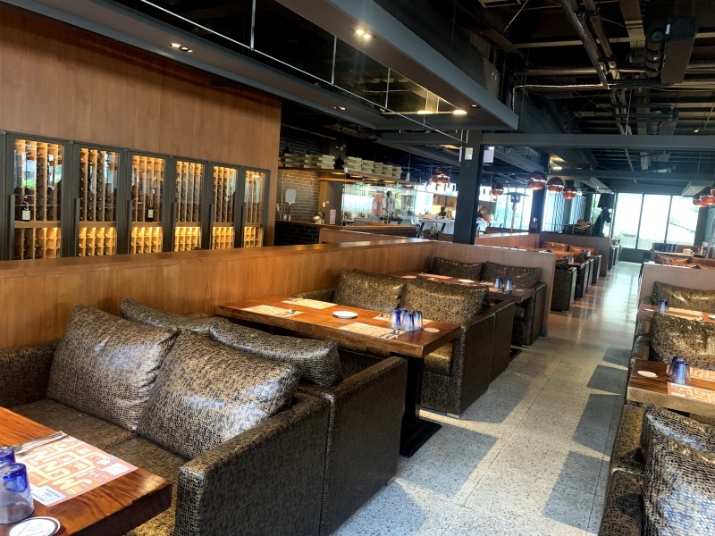 【桃園美食】墨尼尼義大利餐廳 桃園國際店 大份量餐點 氣氛佳適合家庭朋友聚餐 免費停車場 寵物友善餐廳（詳細菜單價目表、壽星優惠）