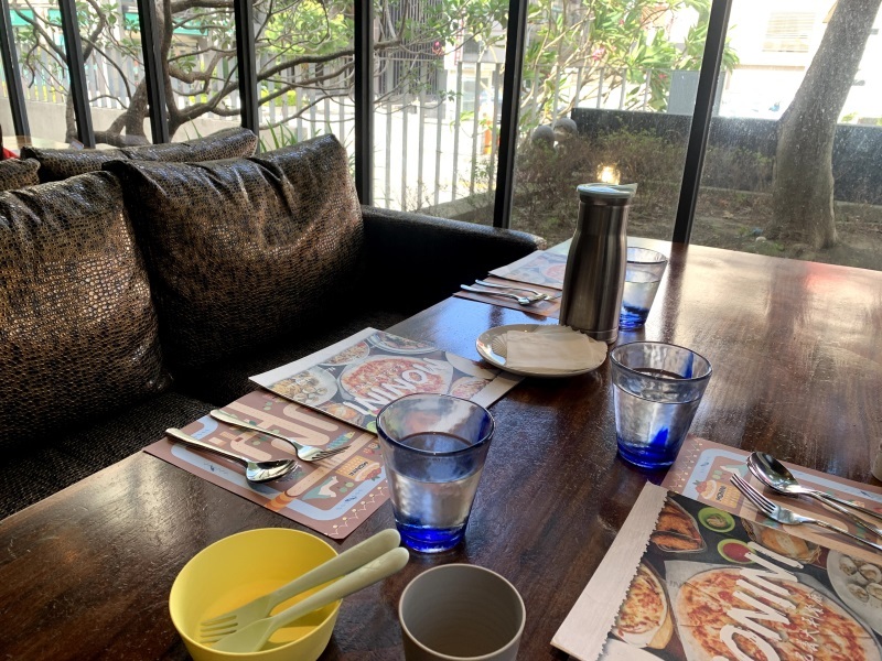 【桃園美食】墨尼尼義大利餐廳 桃園國際店 大份量餐點 氣氛佳適合家庭朋友聚餐 免費停車場 寵物友善餐廳（詳細菜單價目表、壽星優惠）