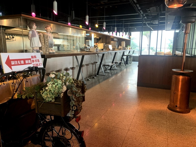 【桃園美食】墨尼尼義大利餐廳 桃園國際店 大份量餐點 氣氛佳適合家庭朋友聚餐 免費停車場 寵物友善餐廳（詳細菜單價目表、壽星優惠）