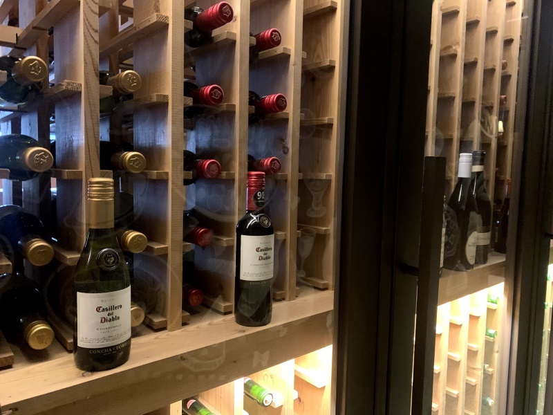 【桃園美食】墨尼尼義大利餐廳 桃園國際店 大份量餐點 氣氛佳適合家庭朋友聚餐 免費停車場 寵物友善餐廳（詳細菜單價目表、壽星優惠）