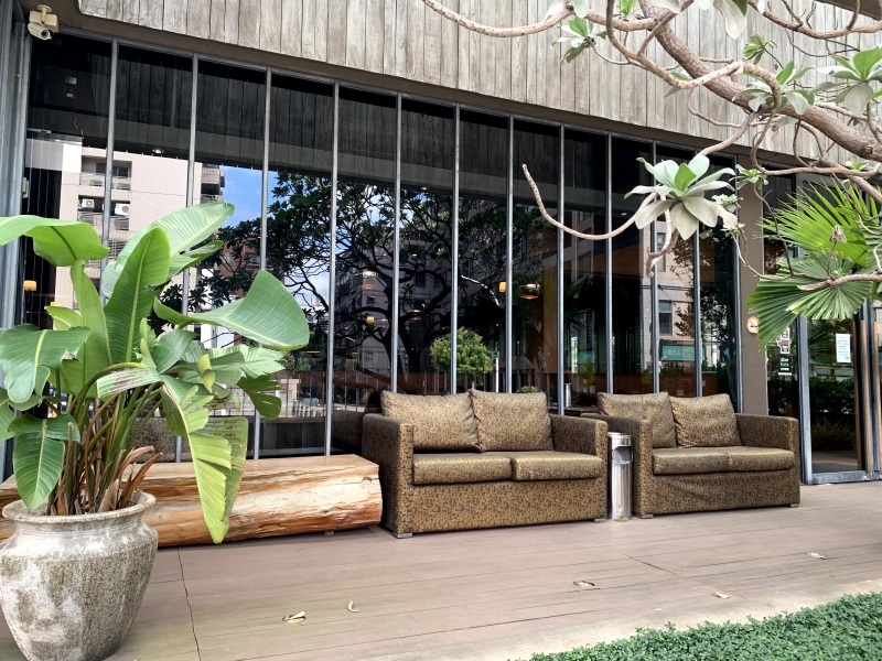 【桃園美食】墨尼尼義大利餐廳 桃園國際店 大份量餐點 氣氛佳適合家庭朋友聚餐 免費停車場 寵物友善餐廳（詳細菜單價目表、壽星優惠）