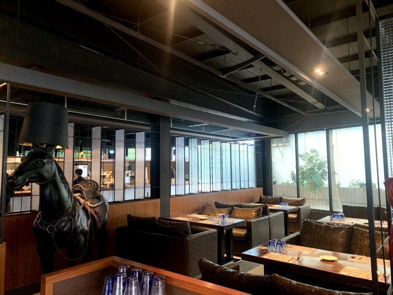 【桃園美食】墨尼尼義大利餐廳 桃園國際店 大份量餐點 氣氛佳適合家庭朋友聚餐 免費停車場 寵物友善餐廳（詳細菜單價目表、壽星優惠）