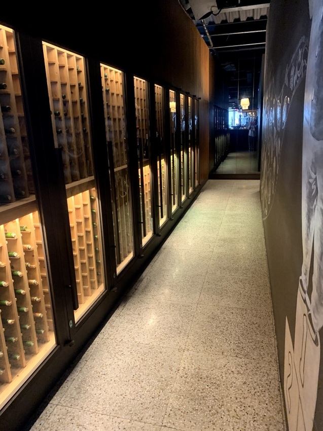 【桃園美食】墨尼尼義大利餐廳 桃園國際店 大份量餐點 氣氛佳適合家庭朋友聚餐 免費停車場 寵物友善餐廳（詳細菜單價目表、壽星優惠）