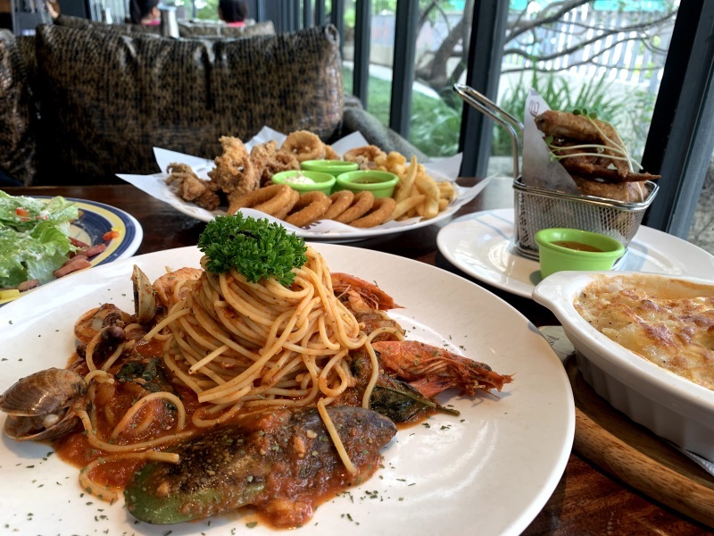 【桃園美食】墨尼尼義大利餐廳 桃園國際店 大份量餐點 氣氛佳適合家庭朋友聚餐 免費停車場 寵物友善餐廳（詳細菜單價目表、壽星優惠）