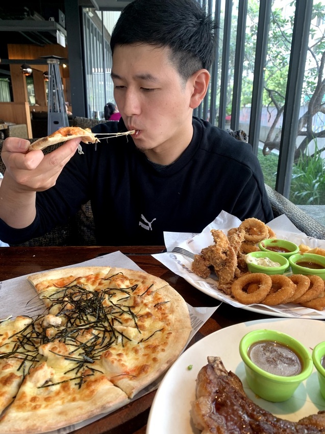 【桃園美食】墨尼尼義大利餐廳 桃園國際店 大份量餐點 氣氛佳適合家庭朋友聚餐 免費停車場 寵物友善餐廳（詳細菜單價目表、壽星優惠）