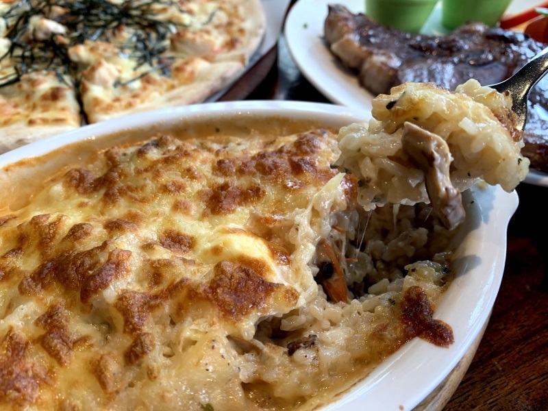 【桃園美食】墨尼尼義大利餐廳 桃園國際店 大份量餐點 氣氛佳適合家庭朋友聚餐 免費停車場 寵物友善餐廳（詳細菜單價目表、壽星優惠）