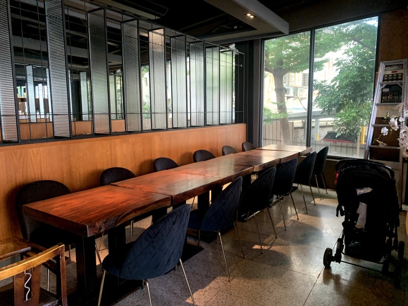 【桃園美食】墨尼尼義大利餐廳 桃園國際店 大份量餐點 氣氛佳適合家庭朋友聚餐 免費停車場 寵物友善餐廳（詳細菜單價目表、壽星優惠）