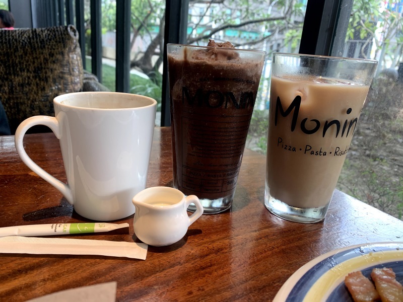 【桃園美食】墨尼尼義大利餐廳 桃園國際店 大份量餐點 氣氛佳適合家庭朋友聚餐 免費停車場 寵物友善餐廳（詳細菜單價目表、壽星優惠）