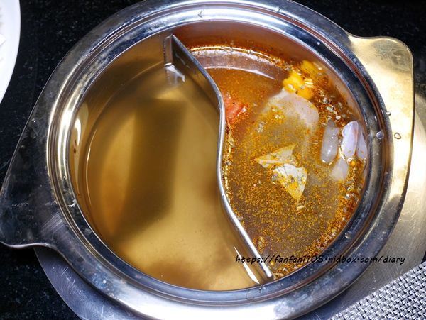 【內湖美食】明水然日式海鮮鍋物 #個人鴛鴦鍋 #黑松露牛奶鍋 #椰子雞鍋 #馬賽蕃茄海鮮 #無菜單鐵板燒 (13).JPG