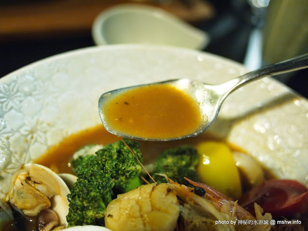 心 湯咖哩：【食記】台中Cocoro Soup Curry 心.湯咖哩@西區 : 來自札幌的咖哩新吃法, 雖然口感帶有些微粉感, 但沒想像中的糟!