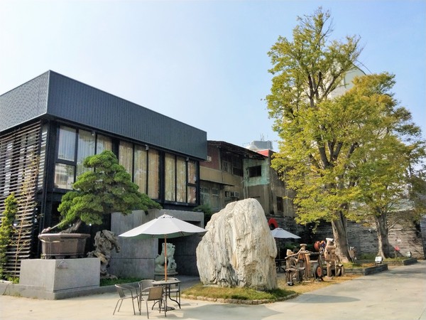 希諾奇台灣檜木博物館：【嘉義市景點】希諾奇台灣檜木博物館～庭園的勇士Ｆｕｚｕ和公主Ｔｅｏｆｓｉ‘ｉａ的幸褔鍾情場景浪漫又好拍