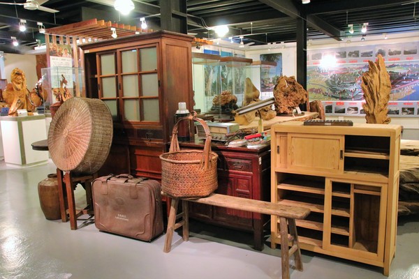 希諾奇台灣檜木博物館：【嘉義市景點】希諾奇台灣檜木博物館～庭園的勇士Ｆｕｚｕ和公主Ｔｅｏｆｓｉ‘ｉａ的幸褔鍾情場景浪漫又好拍