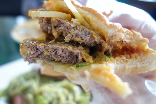 MUMU白姆森林:MUMU白姆森林 大嗑八盎斯的牛肉漢堡喚著花生醬的甜鹹妙滋味 MUMU白姆森林:MUMU白姆森林 大嗑八盎斯的牛肉漢堡喚著花生醬的甜鹹妙滋味