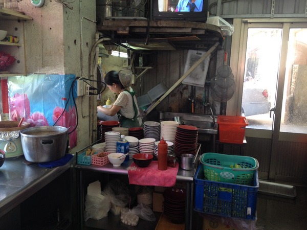 孔廟南投意麵：<小吃>孔廟南投意麵-Q彈麵條搭配香濃肉臊，不是絞肉~是肉塊唷!!