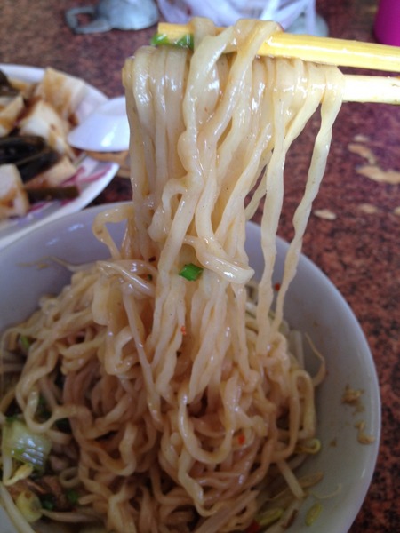 孔廟南投意麵：<小吃>孔廟南投意麵-Q彈麵條搭配香濃肉臊，不是絞肉~是肉塊唷!!