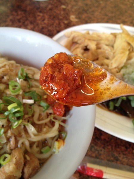 孔廟南投意麵：<小吃>孔廟南投意麵-Q彈麵條搭配香濃肉臊，不是絞肉~是肉塊唷!!