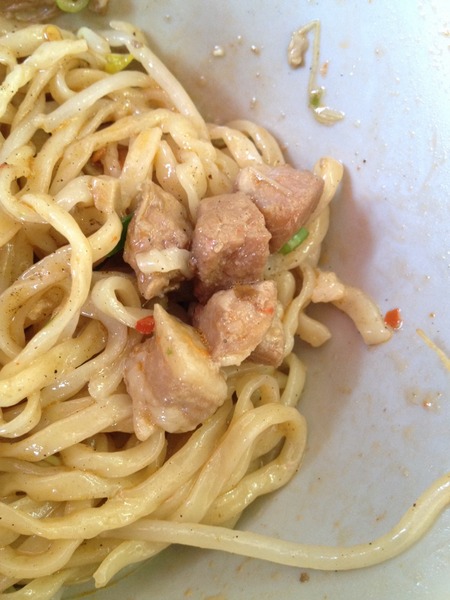 孔廟南投意麵：<小吃>孔廟南投意麵-Q彈麵條搭配香濃肉臊，不是絞肉~是肉塊唷!!