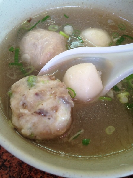 孔廟南投意麵：<小吃>孔廟南投意麵-Q彈麵條搭配香濃肉臊，不是絞肉~是肉塊唷!!