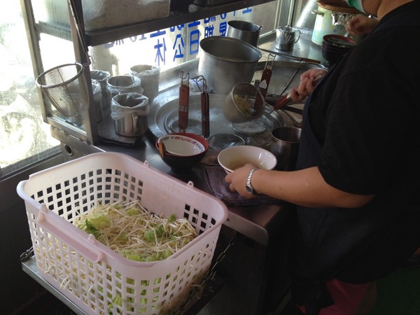 孔廟南投意麵：<小吃>孔廟南投意麵-Q彈麵條搭配香濃肉臊，不是絞肉~是肉塊唷!!