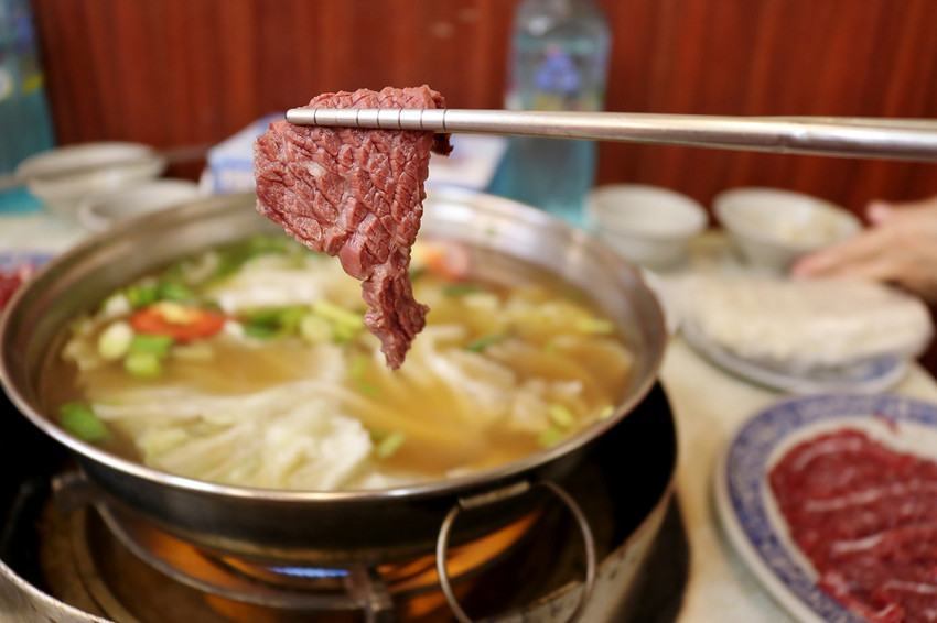 台南|阿裕牛肉涮涮鍋/牛肉湯 非吃不可台南溫體牛火鍋推薦! - 奇奇一起玩樂趣