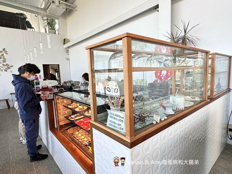竹北景觀咖啡廳 | 喜木咖啡 坐落田野間的挑高白色玻璃屋 - Dannis Amy魯蛋妹大腸弟︱美食旅遊生活