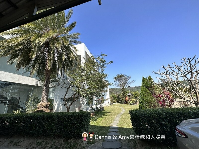 竹北景觀咖啡廳 | 喜木咖啡 坐落田野間的挑高白色玻璃屋 - Dannis Amy魯蛋妹大腸弟︱美食旅遊生活