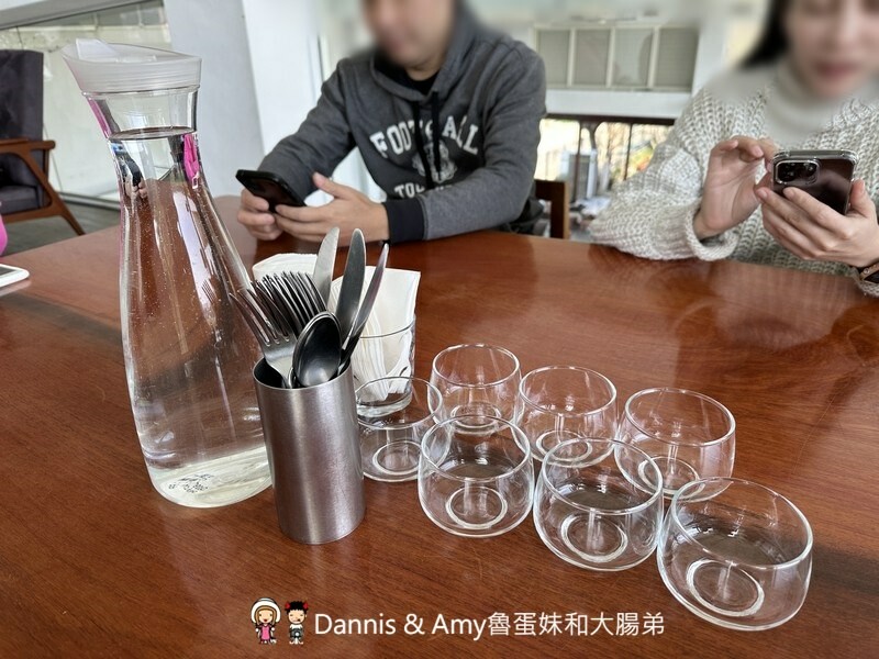 竹北景觀咖啡廳 | 喜木咖啡 坐落田野間的挑高白色玻璃屋 - Dannis Amy魯蛋妹大腸弟︱美食旅遊生活