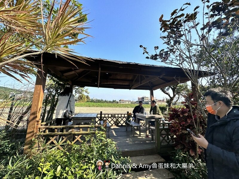 竹北景觀咖啡廳 | 喜木咖啡 坐落田野間的挑高白色玻璃屋 - Dannis Amy魯蛋妹大腸弟︱美食旅遊生活