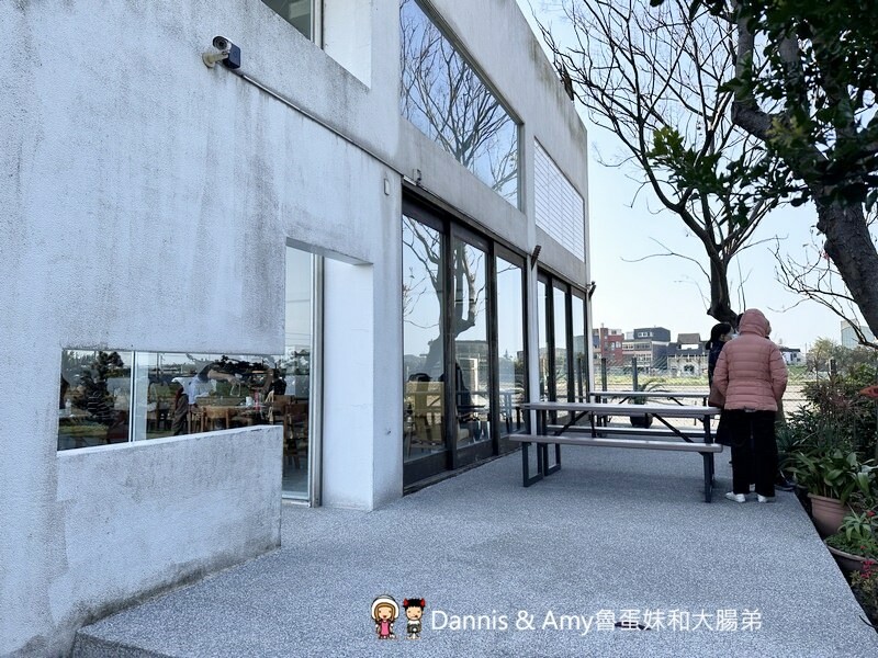 竹北景觀咖啡廳 | 喜木咖啡 坐落田野間的挑高白色玻璃屋 - Dannis Amy魯蛋妹大腸弟︱美食旅遊生活