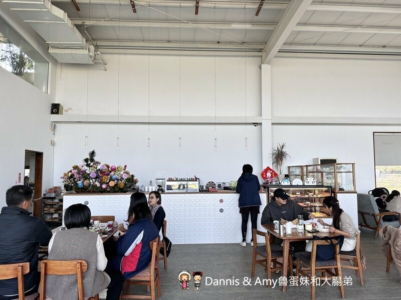 竹北景觀咖啡廳 | 喜木咖啡 坐落田野間的挑高白色玻璃屋 - Dannis Amy魯蛋妹大腸弟︱美食旅遊生活