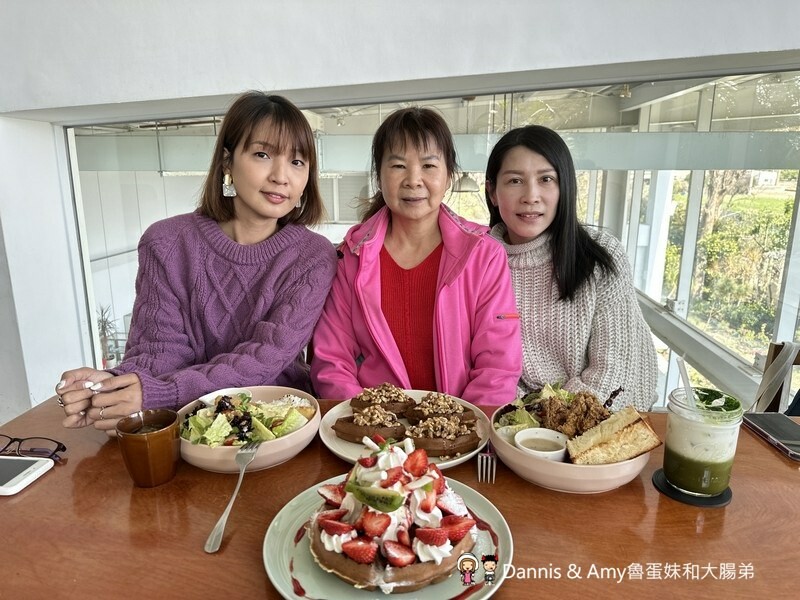 竹北景觀咖啡廳 | 喜木咖啡 坐落田野間的挑高白色玻璃屋 - Dannis Amy魯蛋妹大腸弟︱美食旅遊生活