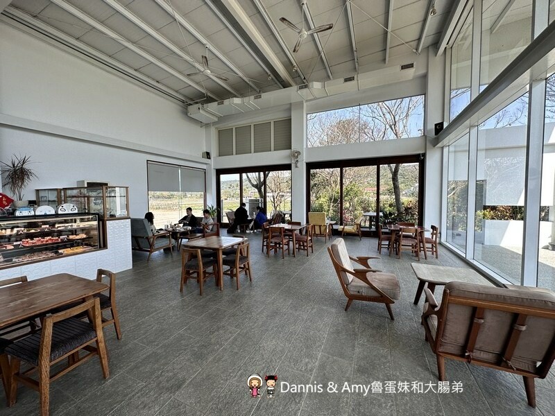 竹北景觀咖啡廳 | 喜木咖啡 坐落田野間的挑高白色玻璃屋 - Dannis Amy魯蛋妹大腸弟︱美食旅遊生活