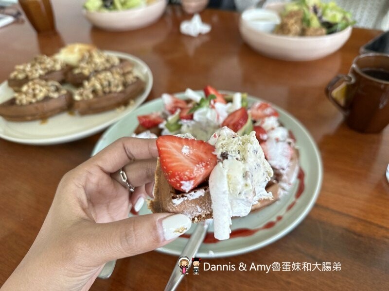 竹北景觀咖啡廳 | 喜木咖啡 坐落田野間的挑高白色玻璃屋 - Dannis Amy魯蛋妹大腸弟︱美食旅遊生活