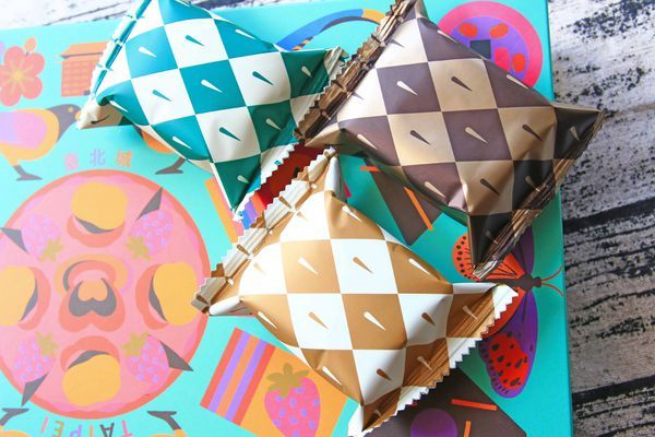 【中秋節月餅禮盒開箱文!】8家不同品牌老字號糕餅店評比!佳德糕餅、長興餅店、雪花齋、王師父餅舖、宝泉百年餅舖、台北犁記、月十二曲、君城本家,哪一家最推薦、最好吃!