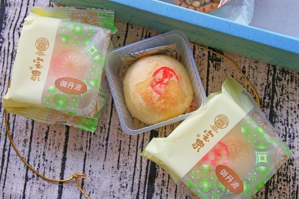 【中秋節月餅禮盒開箱文!】8家不同品牌老字號糕餅店評比!佳德糕餅、長興餅店、雪花齋、王師父餅舖、宝泉百年餅舖、台北犁記、月十二曲、君城本家,哪一家最推薦、最好吃!