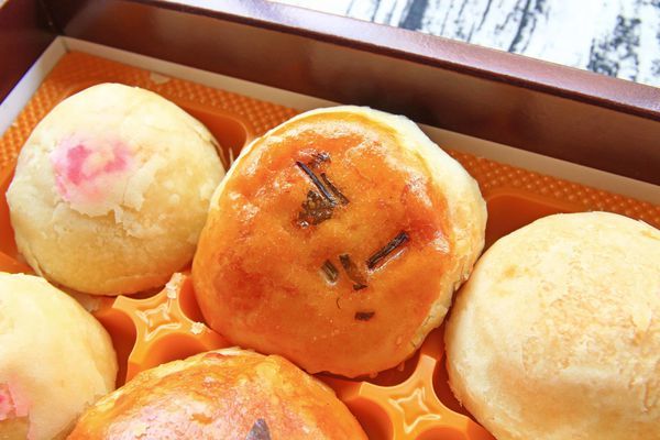 【中秋節月餅禮盒開箱文!】8家不同品牌老字號糕餅店評比!佳德糕餅、長興餅店、雪花齋、王師父餅舖、宝泉百年餅舖、台北犁記、月十二曲、君城本家,哪一家最推薦、最好吃!