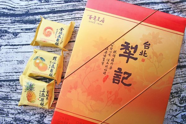 【中秋節月餅禮盒開箱文!】8家不同品牌老字號糕餅店評比!佳德糕餅、長興餅店、雪花齋、王師父餅舖、宝泉百年餅舖、台北犁記、月十二曲、君城本家,哪一家最推薦、最好吃!